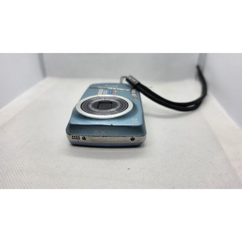 Kodak EasyShare M550 Compact Digital Camera Blue 5X Optical - For Parts/Damaged